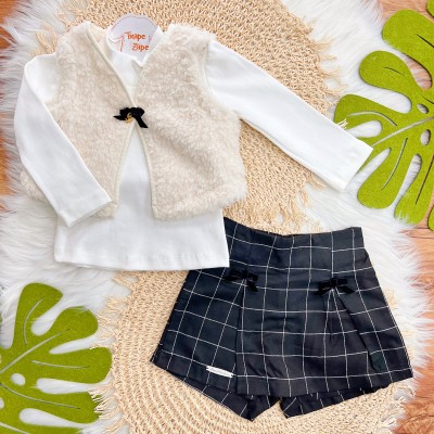  Conj. Colete de Pelinho, Blusa Gola Alta e Short Saia Quadriculado - Off White e Preto